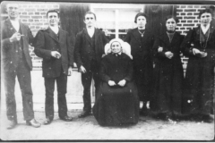 Datering 1920. Familie van de Burgt - Boeren.