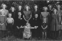 Datering 1945. Familie Klaassen- vd Burgt.