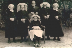 Datering 1948. Familie van de Kerkhof.