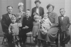 Datering 1957.  Familie Gijsbers - Megens.