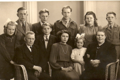 Datering 1948. Familie van Uden