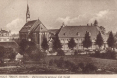 Datering 1930. Administratiegebouw en de kapel van Huize Padua.