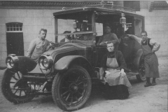 Datering 1925. De eerste auto van Huize Padua