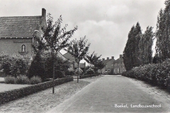 Datering onbekend. Tuinbouwschool.-Aan-de-Prof.-van-de-Veldenstraat-met-Landbouwschool-St.-Isidorus.