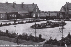 Datering 1938. Dorpsplein Venhorst met Corneliusschool