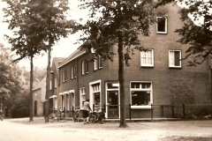 Datering 1965. Het huis van de bakker van de Ven